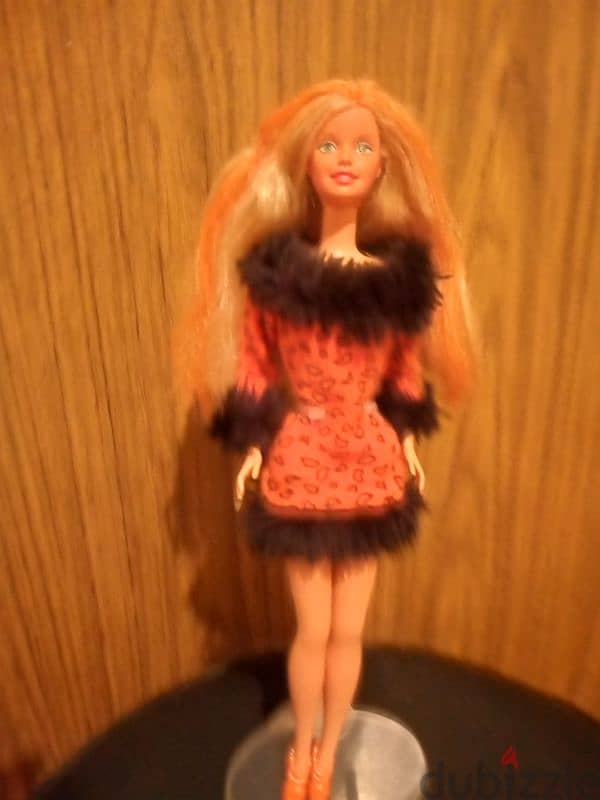 ENCHANTED HALLOWEEN Barbie 2000 Barely Used Still Good doll bend legs. 5