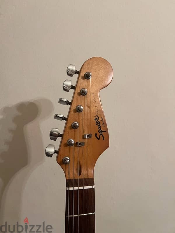 Squier by fender electric guitar 3