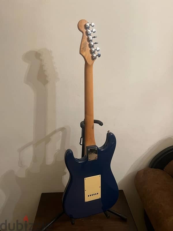 Squier by fender electric guitar 7