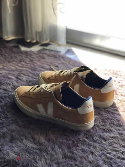 Veja Shoes size 43 .