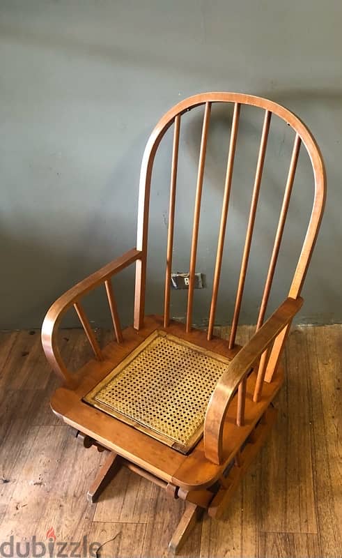 rocking chair (كرسي هزاز) in excellent condition. 110$ 1