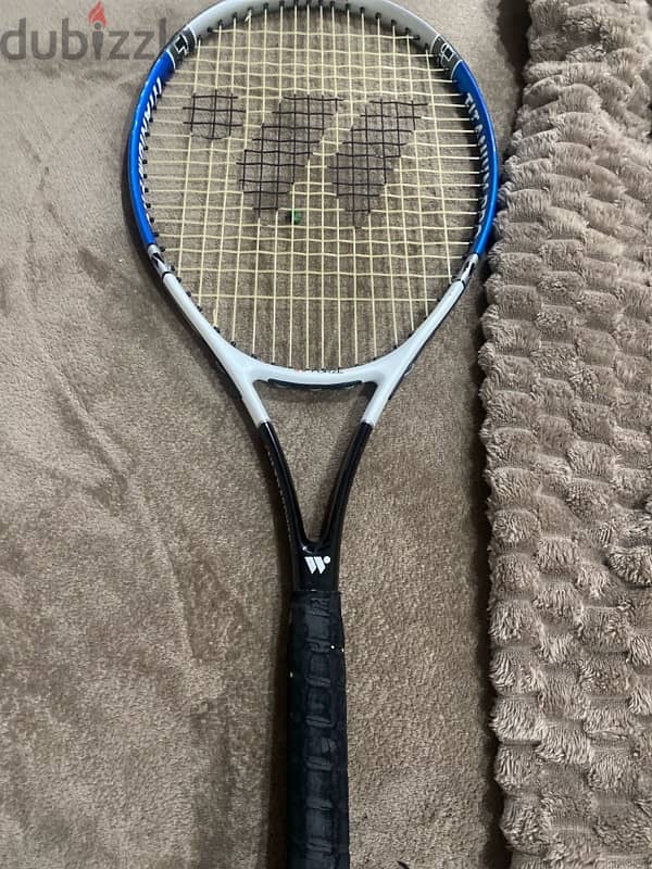 tennis racket 0