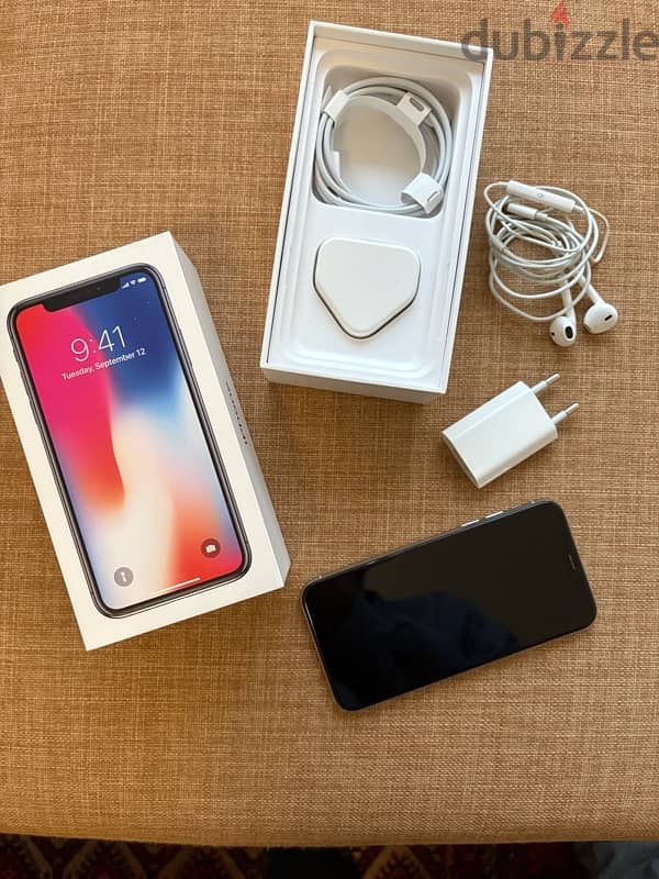 iPhone X 256Gb + original earphones + extra charger 1