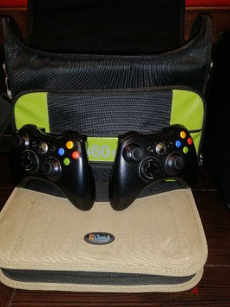 xbox 360 + free bag + 2 controllers + cd bag and more than 25 games 1