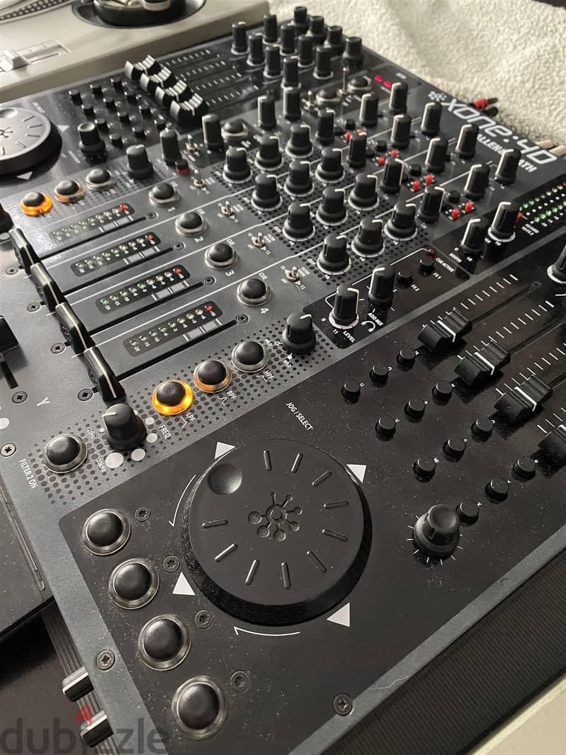 Allen & Heath Xone 4D Mixer and controller 0