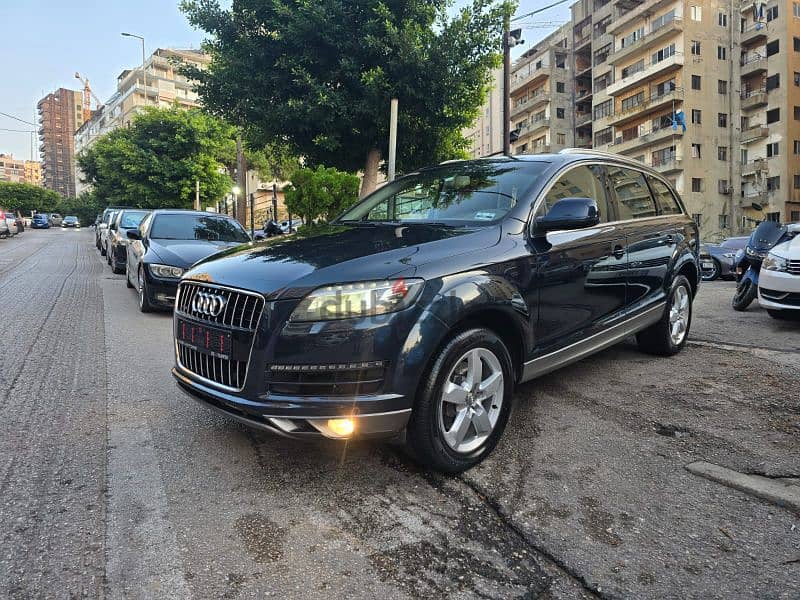 Audi Q7 2011 0