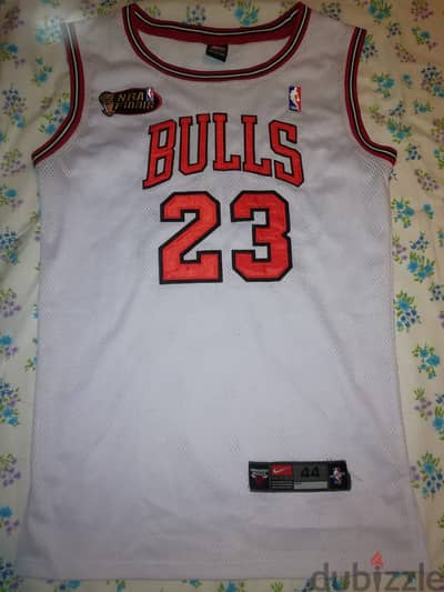 Chicago Bulls Michael Jordan #23 jersey size 44 by Nike for NBA final