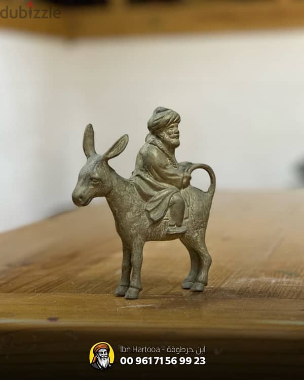 ‏A weighted copper statue of Juha and his donkey. 0