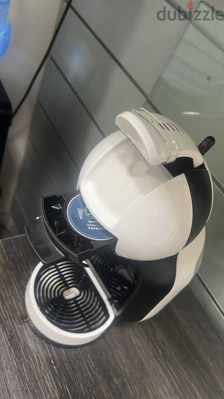 Barely used Nescafe Dolce Gusto Mini Me Machine 0