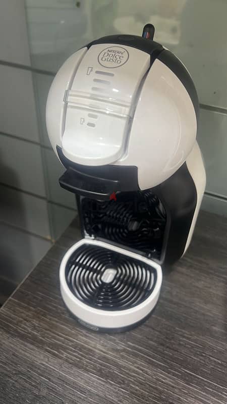 Barely used Nescafe Dolce Gusto Mini Me Machine 7