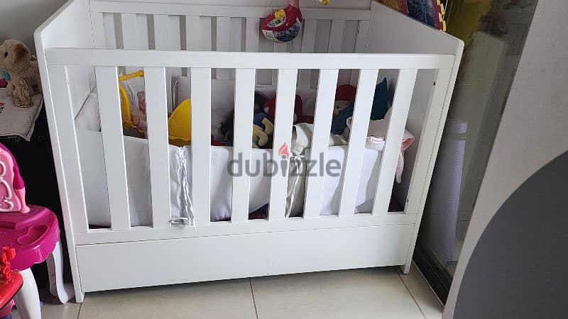 baby crib \park  like new with mattress used only 3 times 1