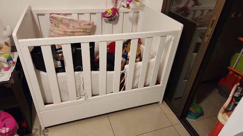 baby crib \park  like new with mattress used only 3 times 2