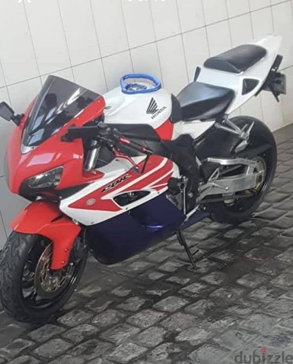 MOTO HONDA CBR 1000RR 1