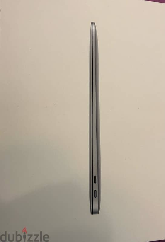 Macbook Air 2019 /Like new (zero scratch with original box and charger 1