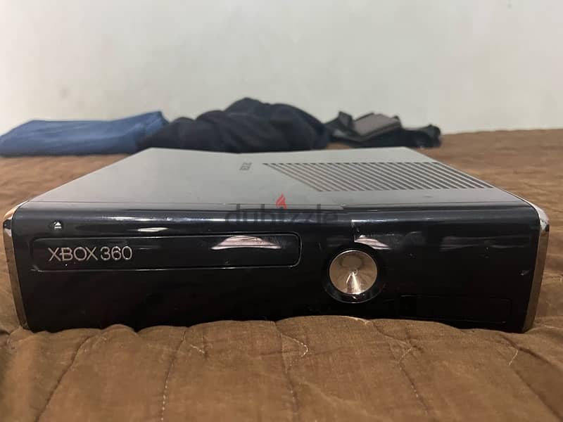 xbox 360 with controller 1