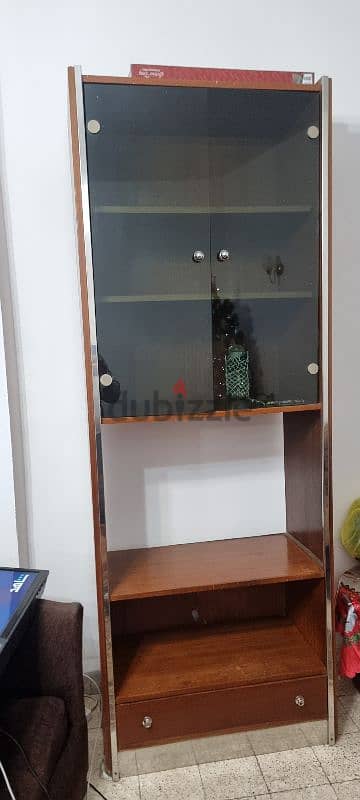 vitrine used mid condition 1