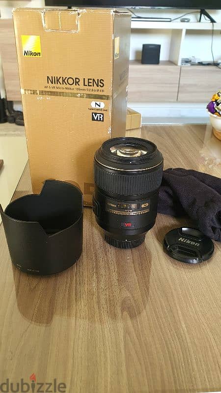 Nikon lens 105mm f 2.8 VR micro nikkor like new 0