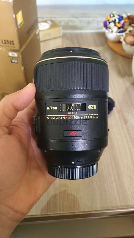 Nikon lens 105mm f 2.8 VR micro nikkor like new 1