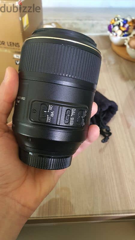 Nikon lens 105mm f 2.8 VR micro nikkor like new 2