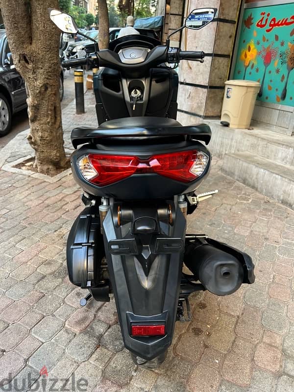 yamaha Nmax 155 cc 2023 2000$ 4