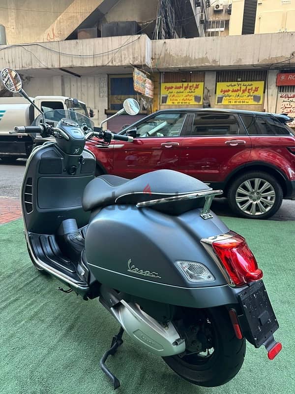 vespa Gts sei Giorni 300 cc 5