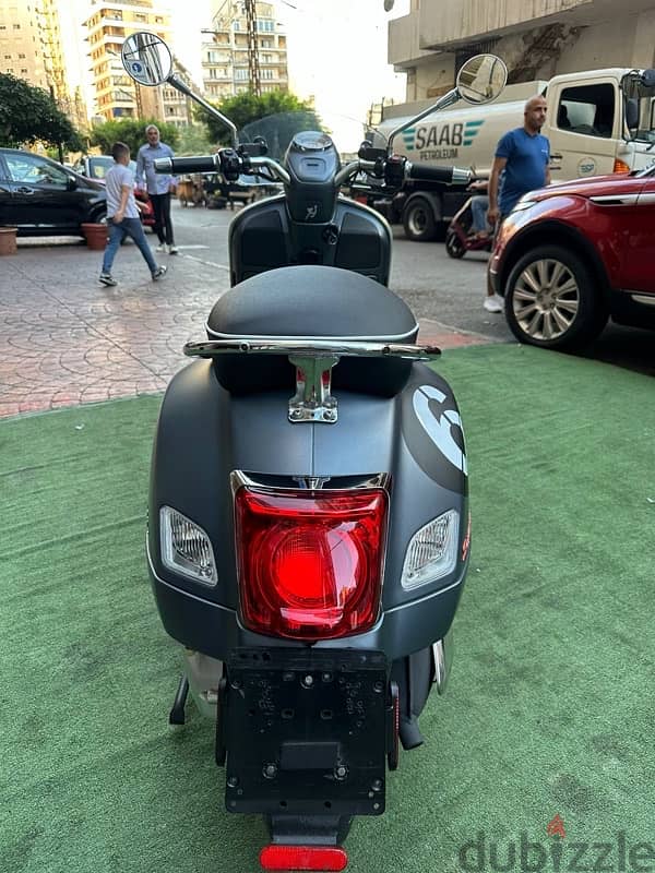 vespa Gts sei Giorni 300 cc 6