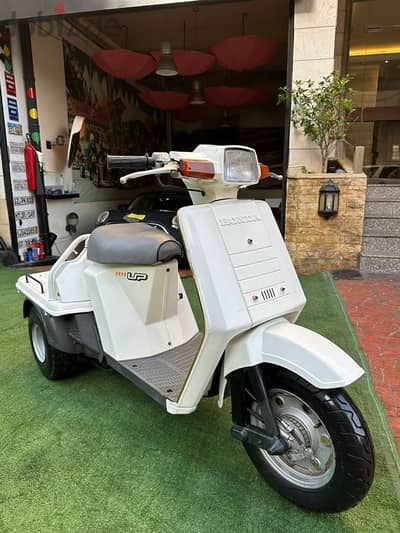 Honda GYRo Up three wheelers معرض صك بيع