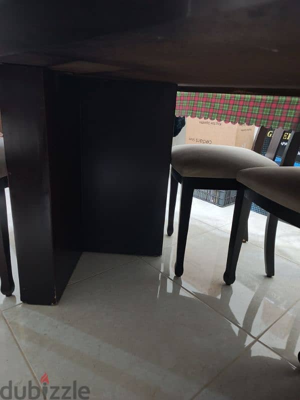 dining table with 8 chairs طاولة مع ٨ كراسي زين 2