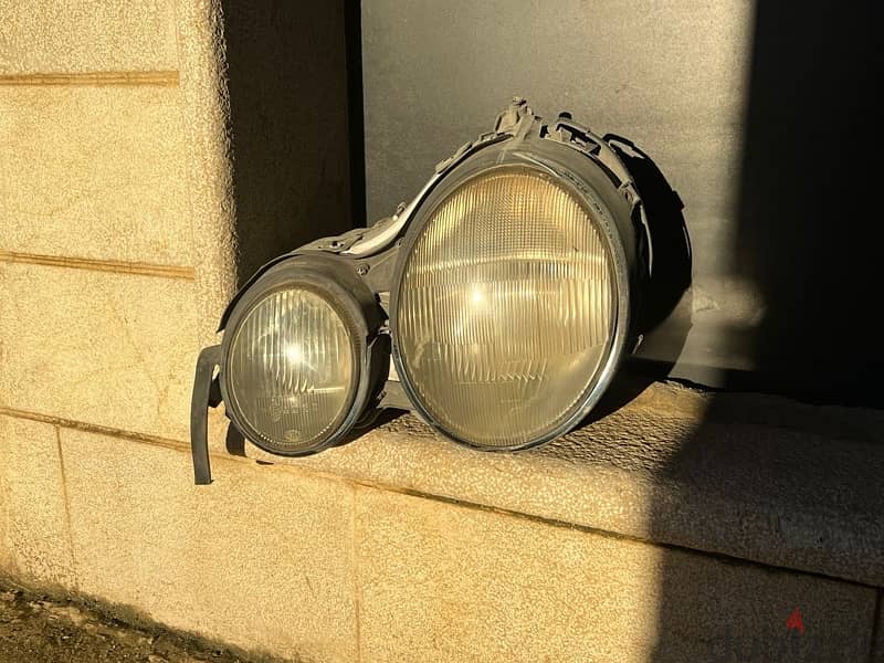 E320 Head light 0