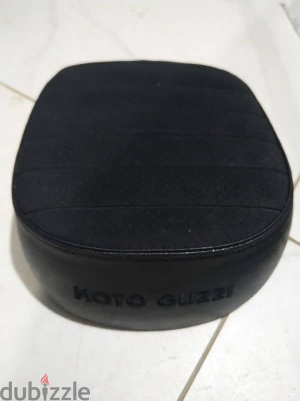 Moto Guzzi V9 bobber rear seat 1