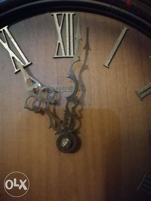 ساعة أثرية قديمة خشب سنديان تعمل ممتازة جدا بالدقائق والساعات مميزة 2