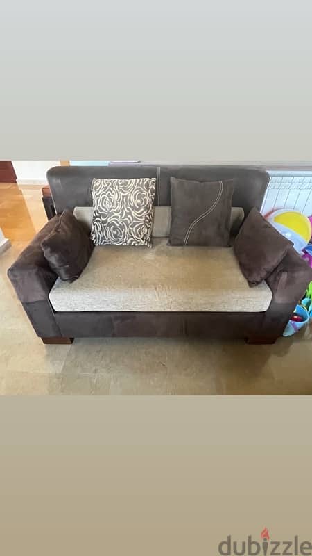 very good condition, used living room 1