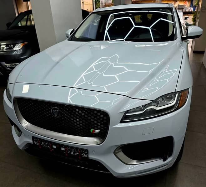 Jaguar F-Pace 2017 0