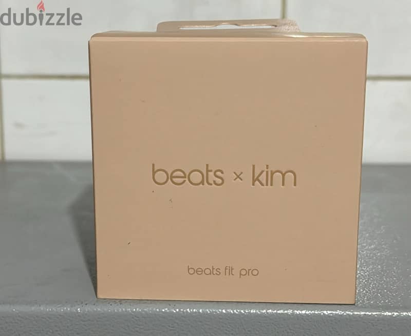 Beats Fit Pro Moon (kim collection) great & good price 0