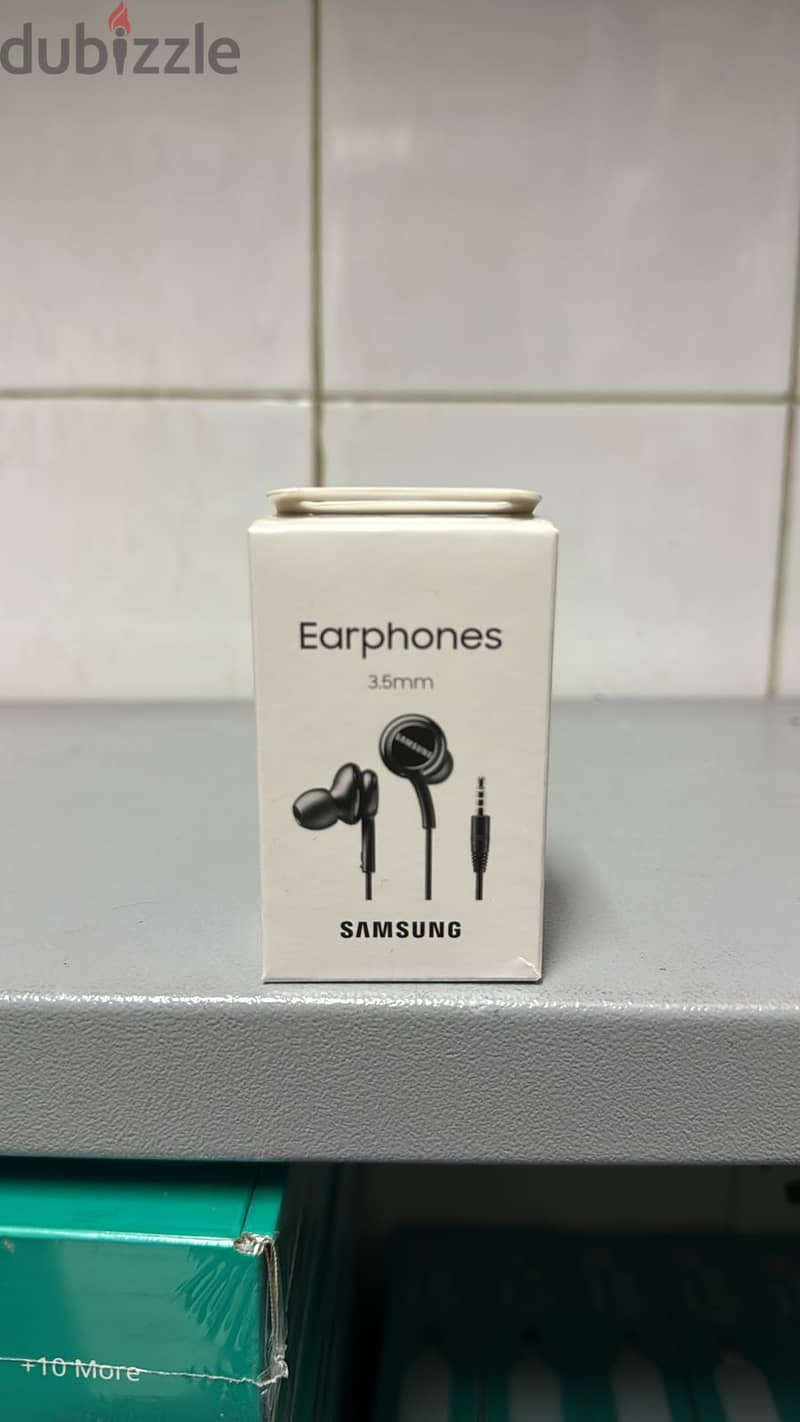 Earphones samsung 3.5mm black great & new price 0