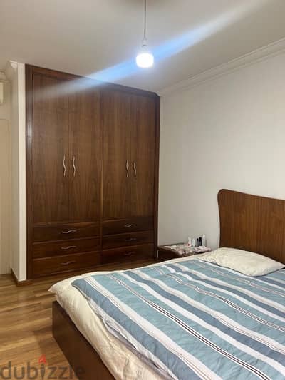 Bedroom + 2 comodes + closet- غرفة نوم + ٢كومود+ خزانة