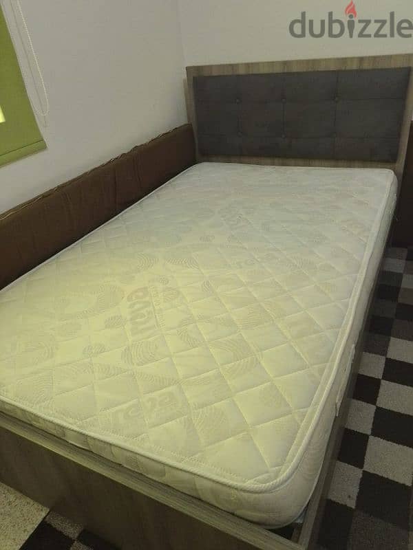 bed with mattress تخت مفرد و نصف مع فرشة 0