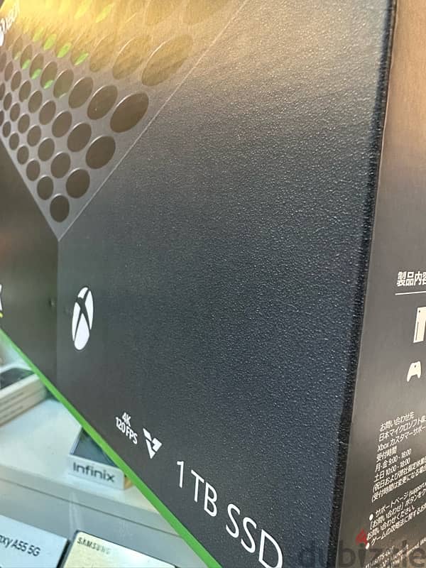 XBOX X SERIES + 2 Games 4