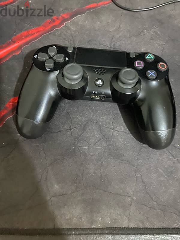 ps4 and two controlers 1