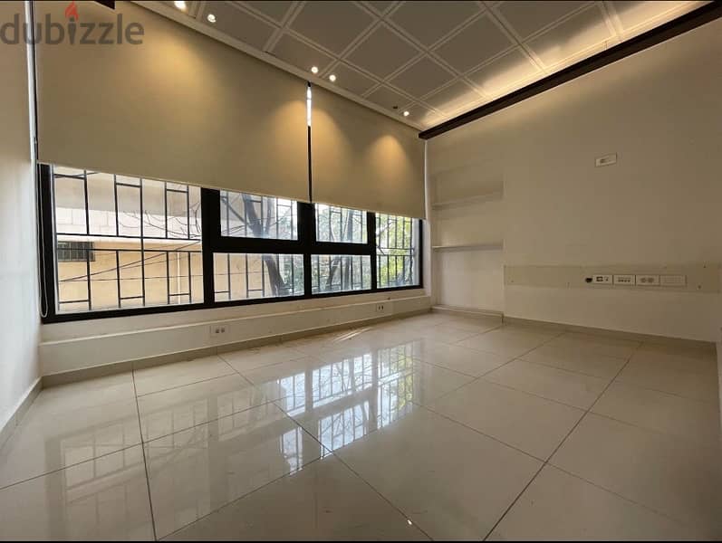 spacious 420 sqm  office for rent in badaro 0