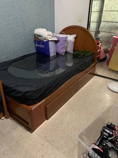 Pre-Owned bed