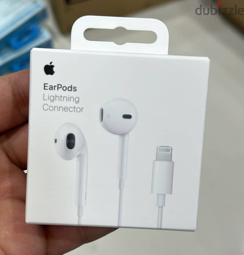 Apple EarPods lightning connector Amazing & good price 0