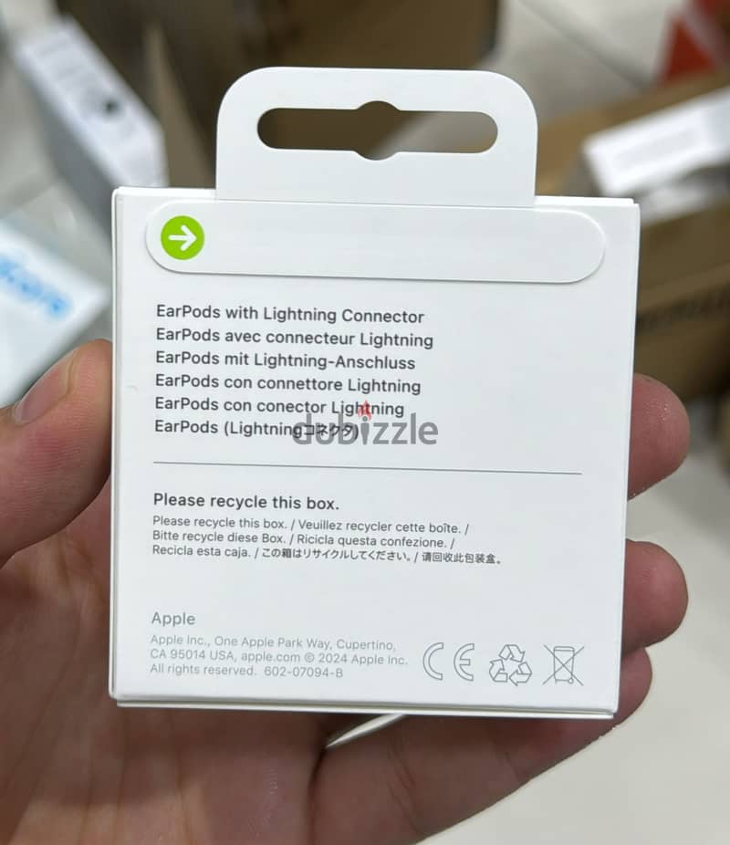 Apple EarPods lightning connector Amazing & good price 1