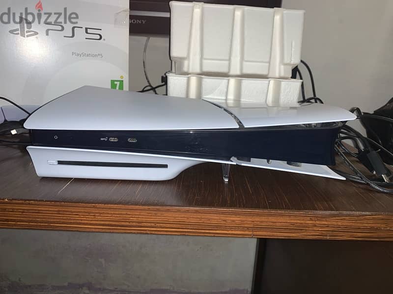 PS5 Slim, used only for 2 months 1