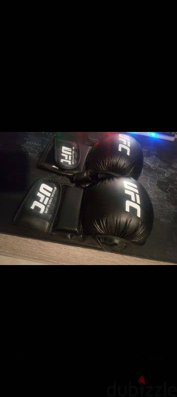 UFC gloves 1