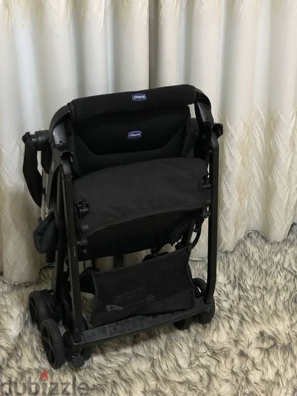 chicco lightweight stroller like new 100$ 1