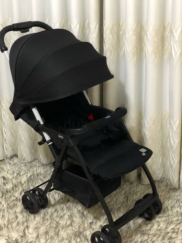 chicco lightweight stroller like new 100$ 3