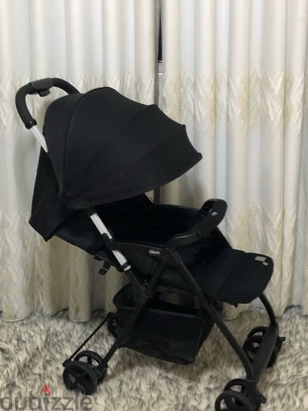 chicco lightweight stroller like new 100$ 4