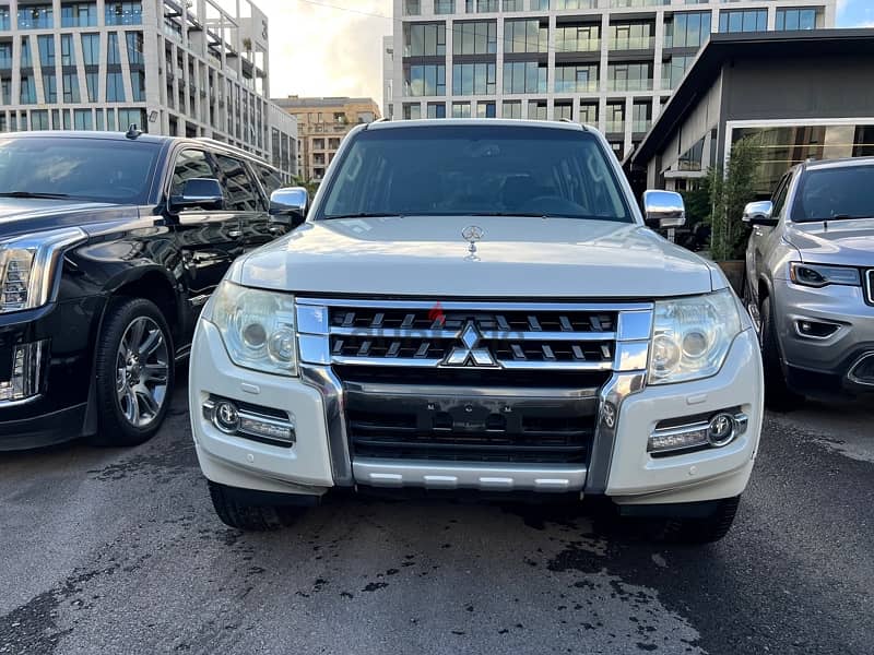 2015 Mitsubishi Pajero White/Black 0