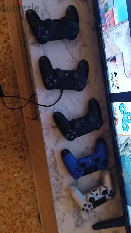 Ps4 + 5 controllers 1